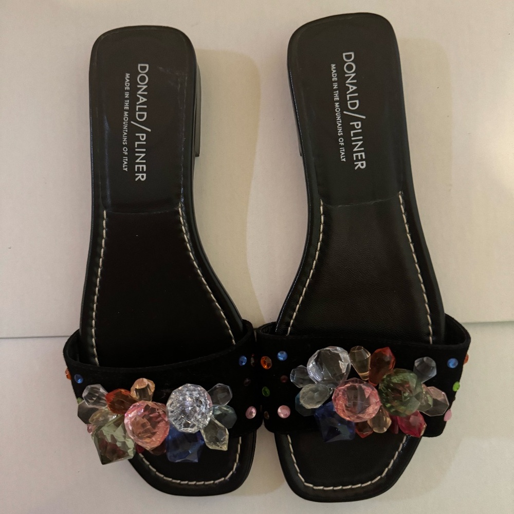 New Donald/Pliner Black Suede Sandal with multicolored gem accents Size 6